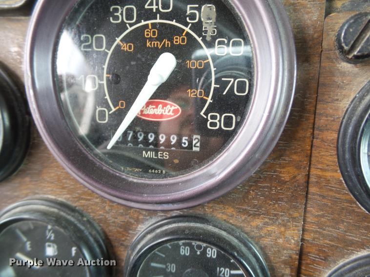 image for item DD1133 1999 Peterbilt 385 dump truck