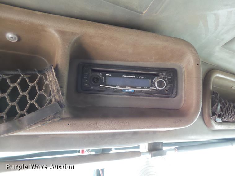 image for item DD1133 1999 Peterbilt 385 dump truck