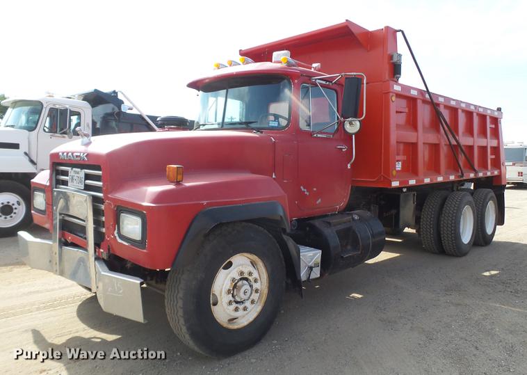 image for item DD1134 2004 Mack RD688S dump truck