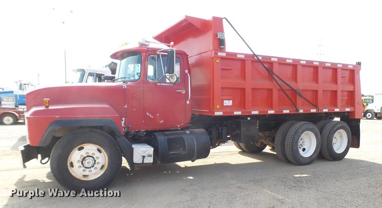 image for item DD1134 2004 Mack RD688S dump truck