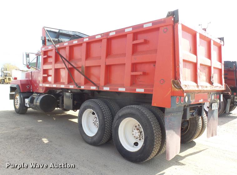 image for item DD1134 2004 Mack RD688S dump truck