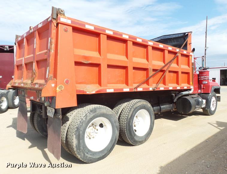 image for item DD1134 2004 Mack RD688S dump truck