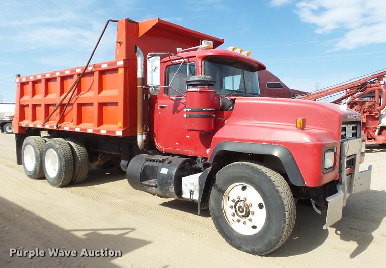image for item DD1134 2004 Mack RD688S dump truck