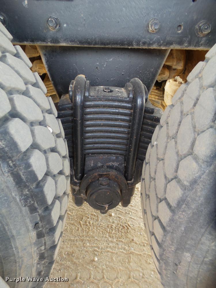 image for item DD1134 2004 Mack RD688S dump truck