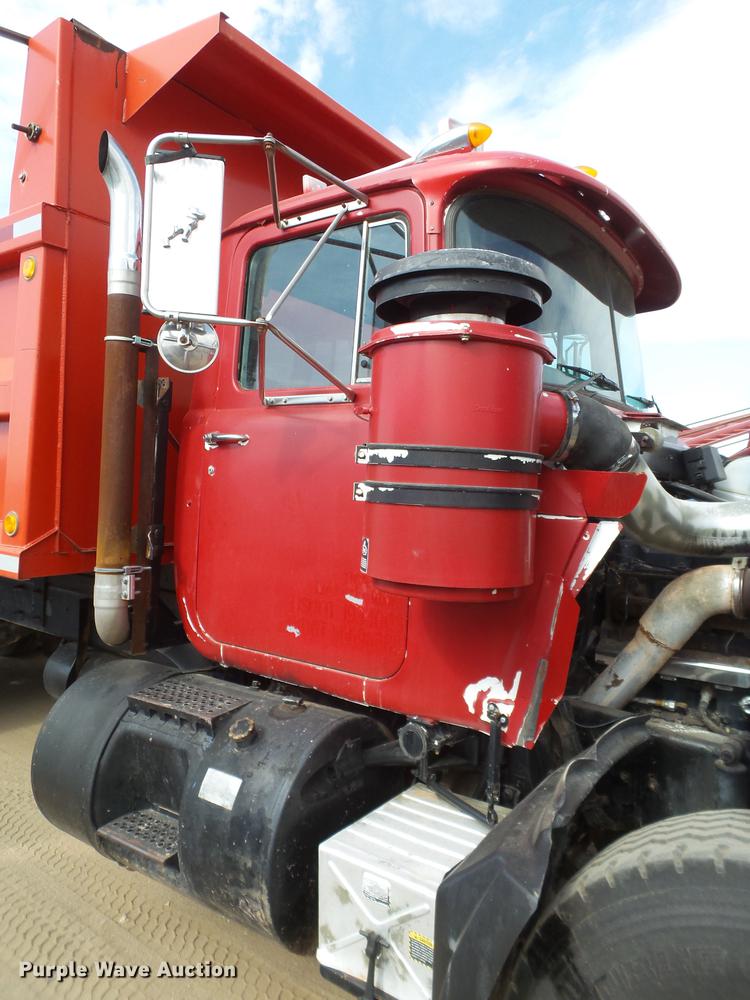 image for item DD1134 2004 Mack RD688S dump truck