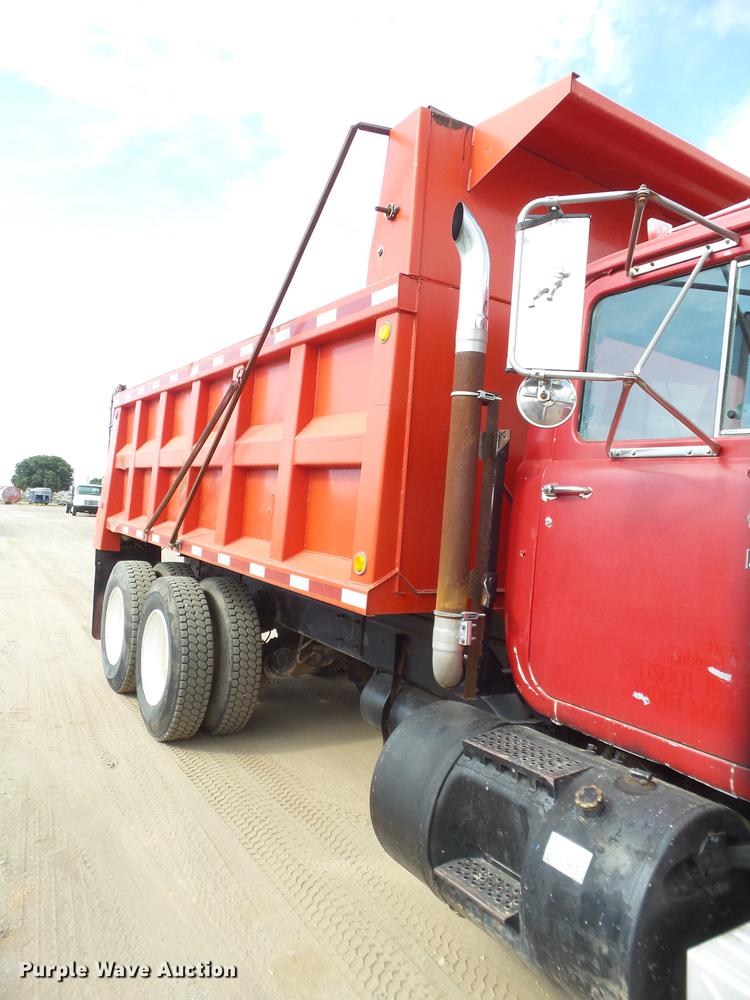 image for item DD1134 2004 Mack RD688S dump truck