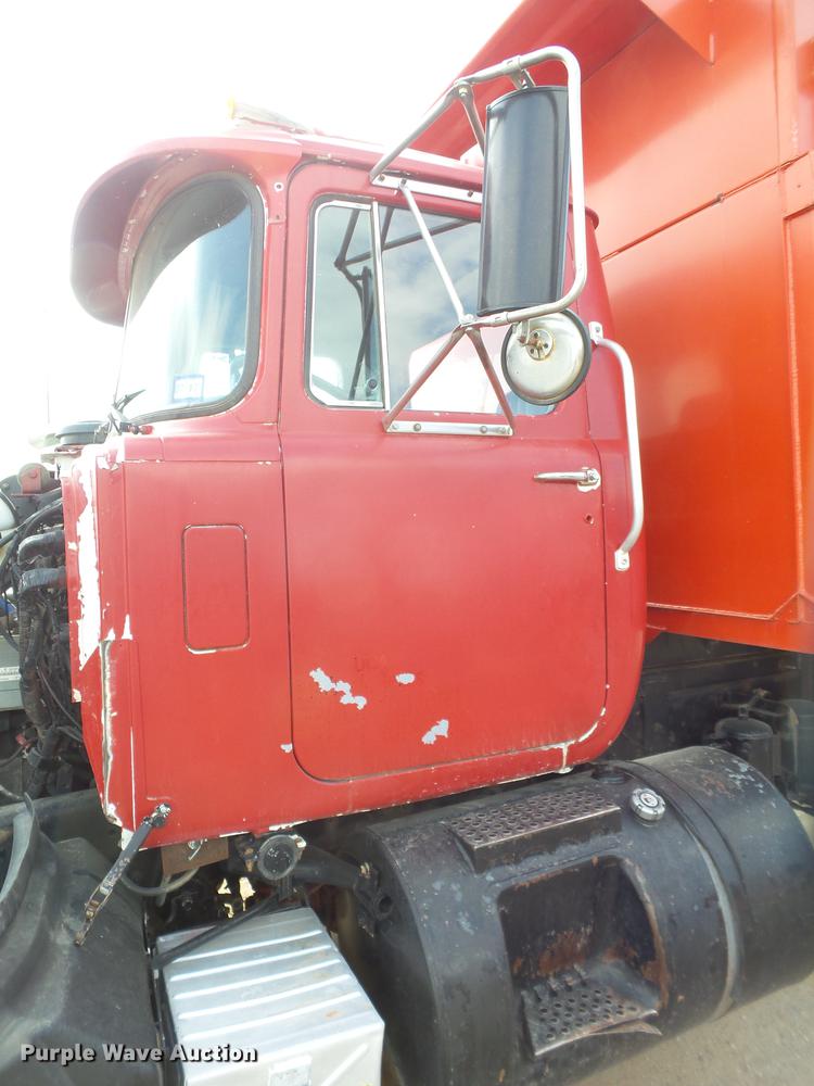 image for item DD1134 2004 Mack RD688S dump truck