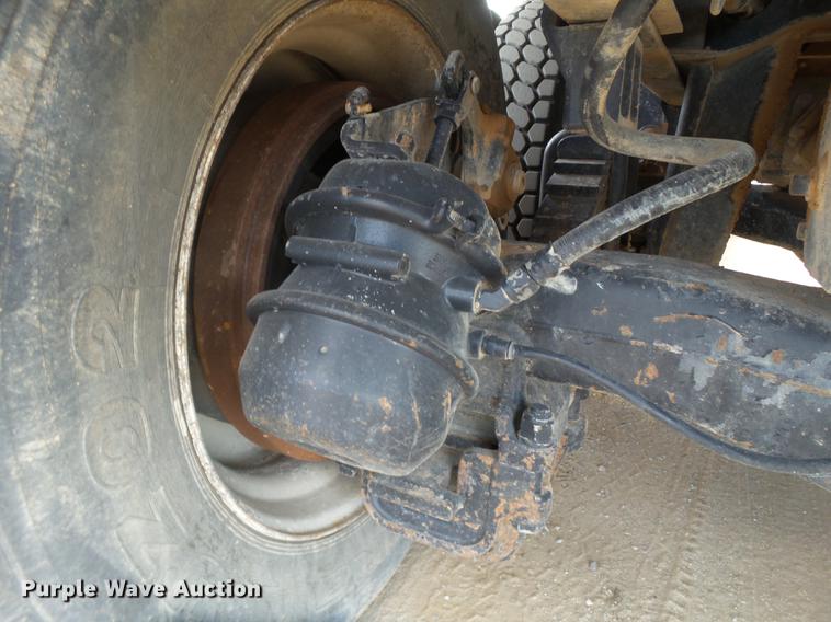 image for item DD1134 2004 Mack RD688S dump truck