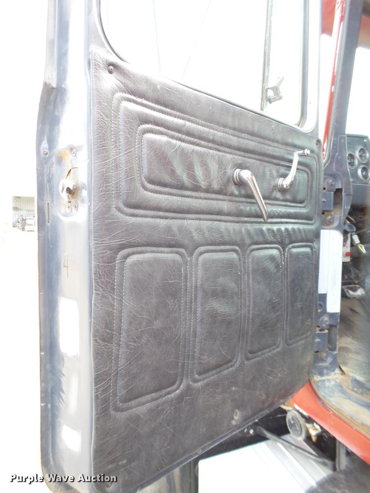 image for item DD1134 2004 Mack RD688S dump truck