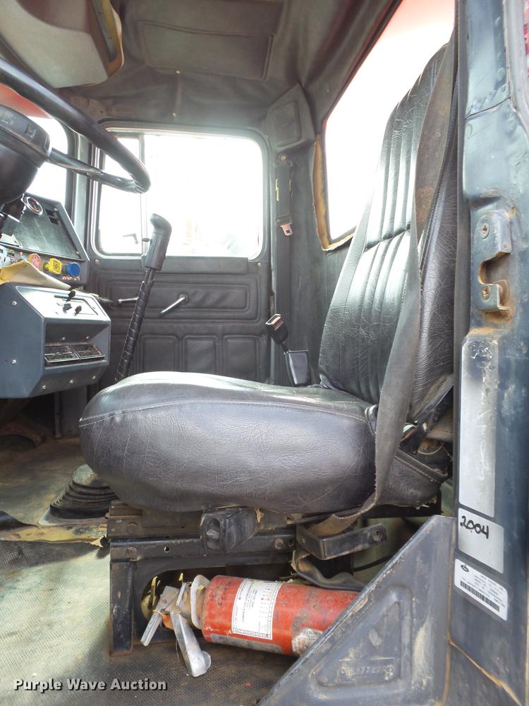 image for item DD1134 2004 Mack RD688S dump truck