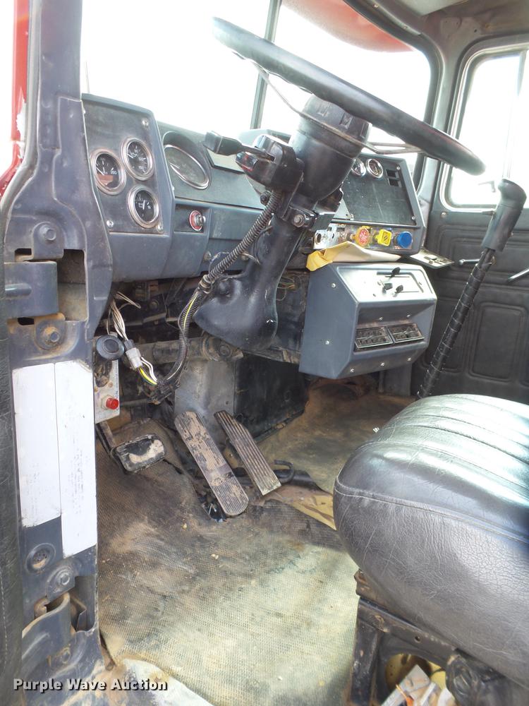 image for item DD1134 2004 Mack RD688S dump truck