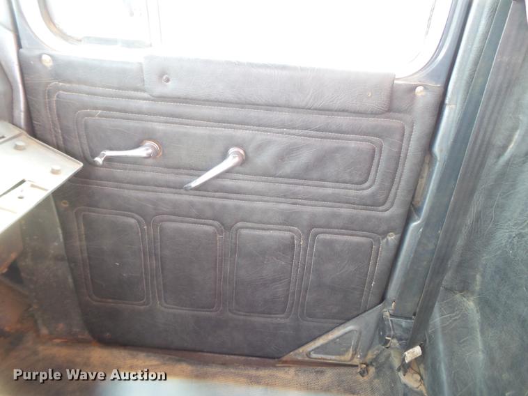 image for item DD1134 2004 Mack RD688S dump truck