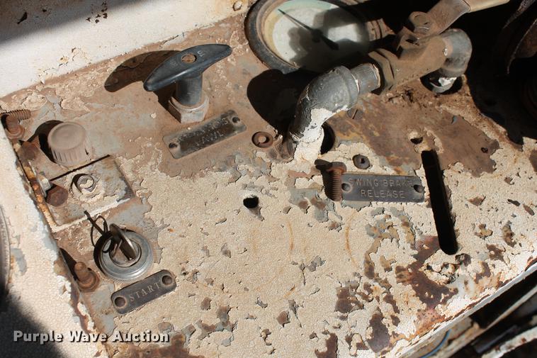 image for item DD4985 1969 P & H 645TC crane