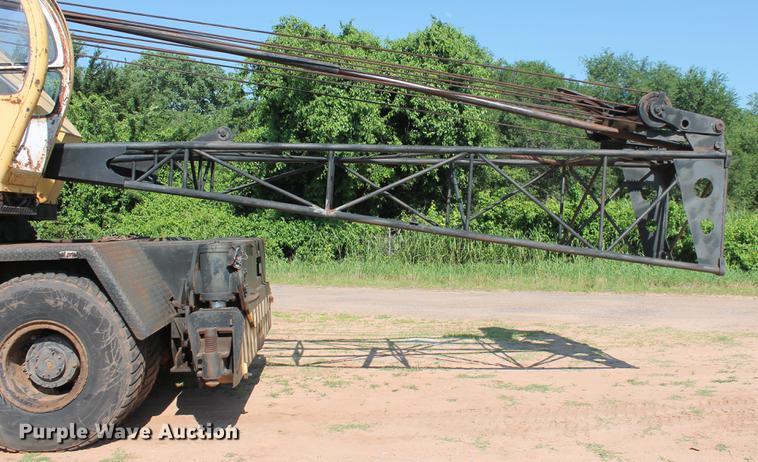 image for item DD4985 1969 P & H 645TC crane