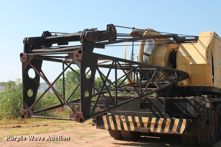 image for item DD4985 1969 P & H 645TC crane