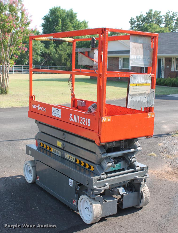 image for item DD5256 2007 Skyjack SJIII 3219 scissor lift
