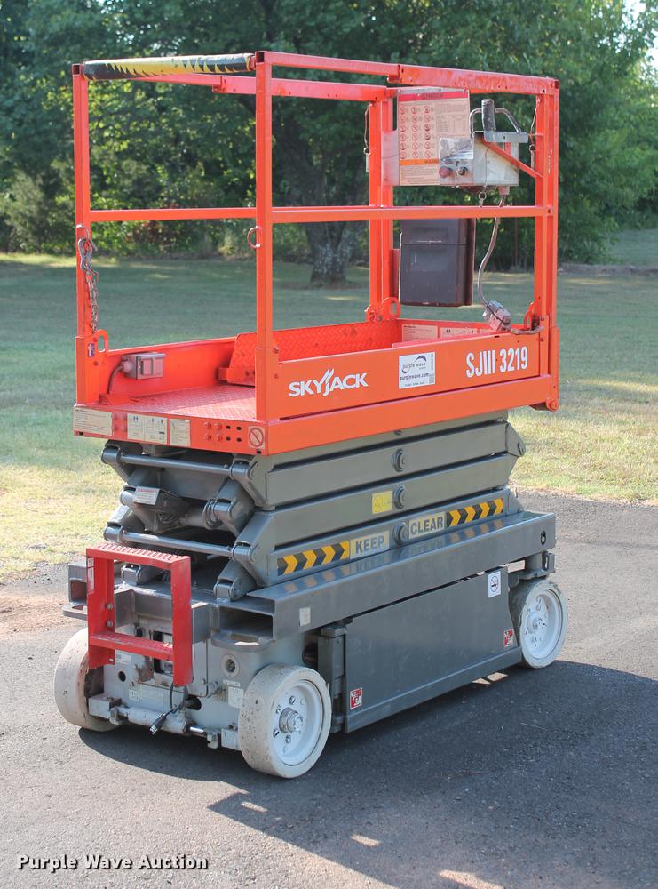 image for item DD5256 2007 Skyjack SJIII 3219 scissor lift