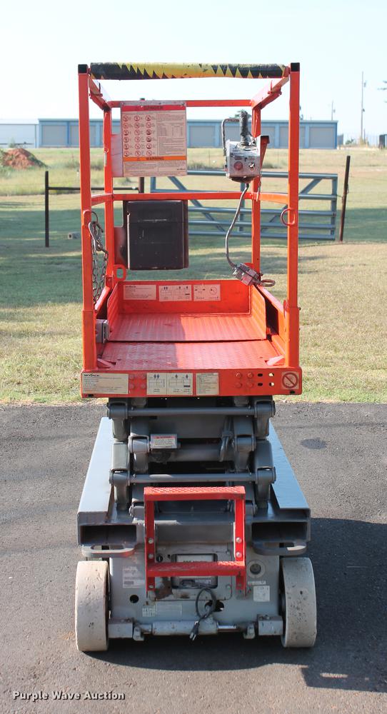 image for item DD5256 2007 Skyjack SJIII 3219 scissor lift