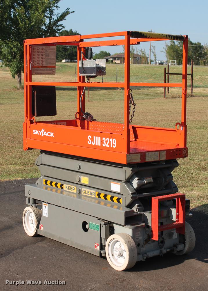 image for item DD5256 2007 Skyjack SJIII 3219 scissor lift