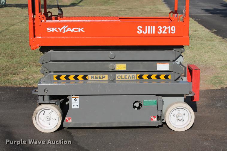 image for item DD5256 2007 Skyjack SJIII 3219 scissor lift