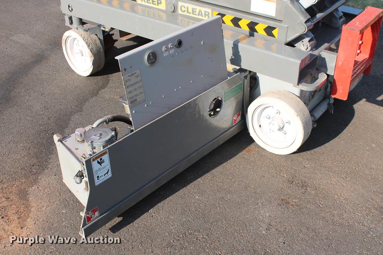 image for item DD5256 2007 Skyjack SJIII 3219 scissor lift