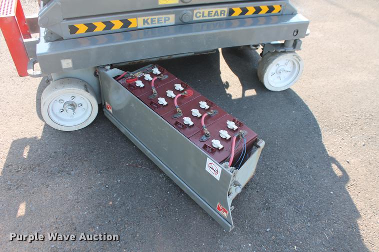 image for item DD5256 2007 Skyjack SJIII 3219 scissor lift