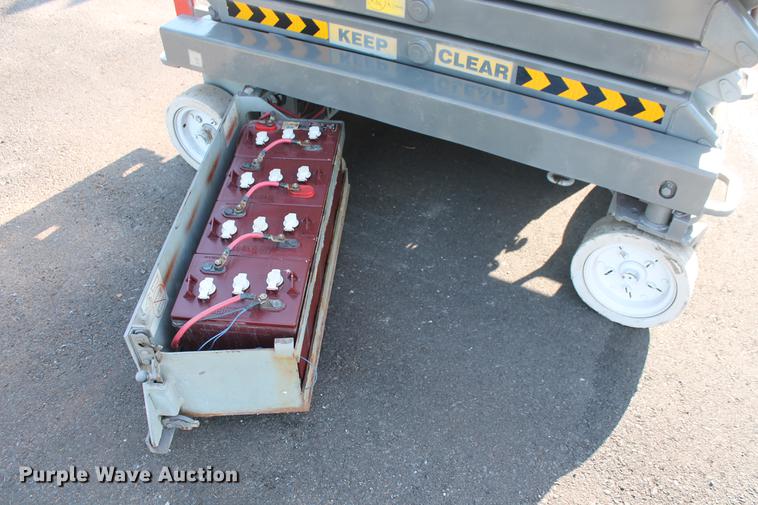 image for item DD5256 2007 Skyjack SJIII 3219 scissor lift