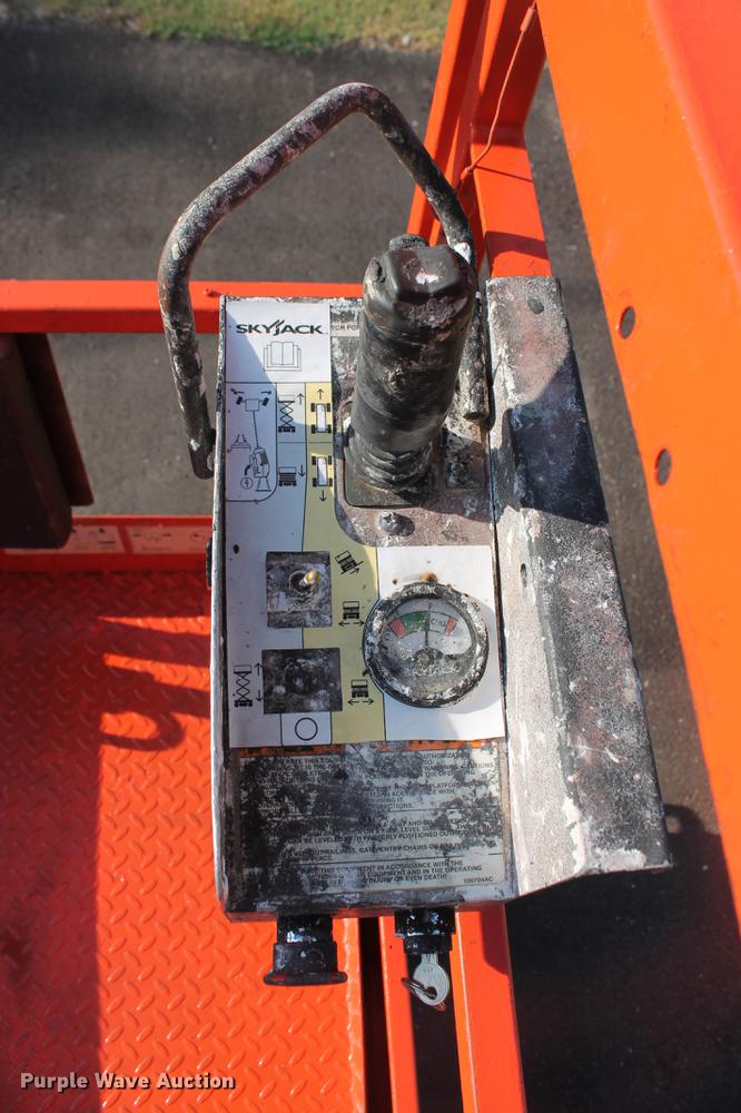 image for item DD5256 2007 Skyjack SJIII 3219 scissor lift