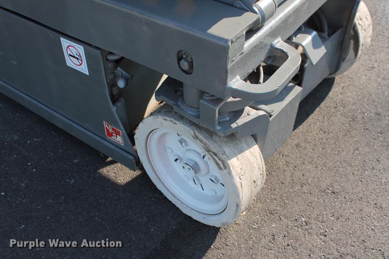 image for item DD5256 2007 Skyjack SJIII 3219 scissor lift