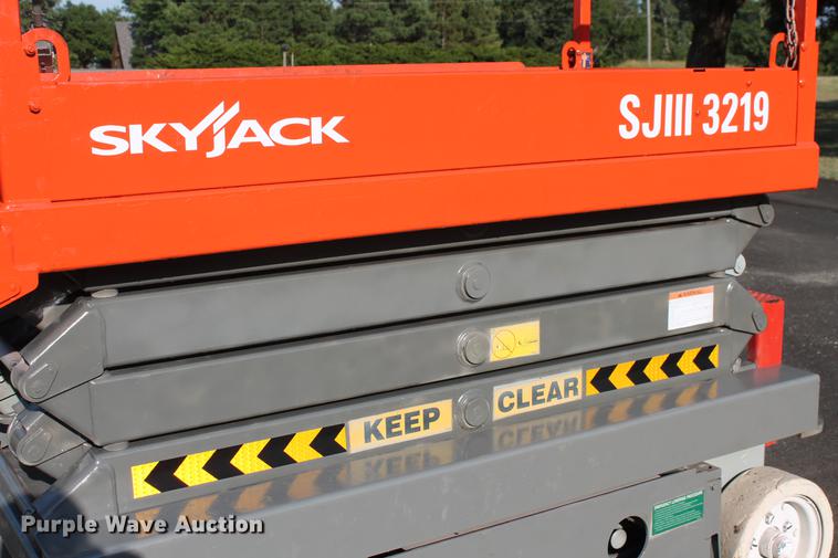 image for item DD5256 2007 Skyjack SJIII 3219 scissor lift