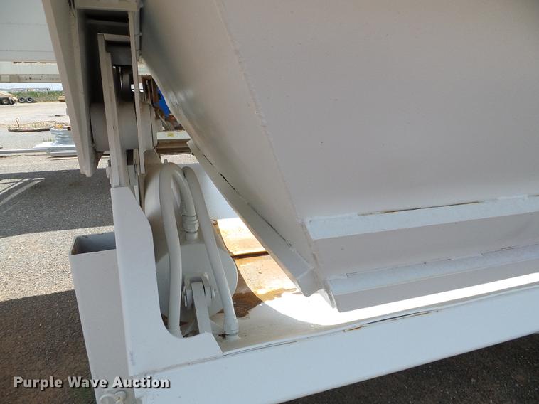 image for item DD5806 2013 Dakota bottom dump trailer