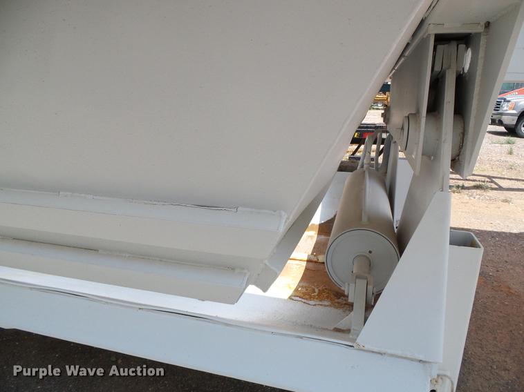 image for item DD5806 2013 Dakota bottom dump trailer