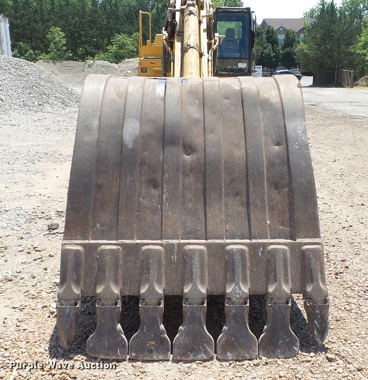 image for item DD7261 2003 John Deere 330C LC excavator