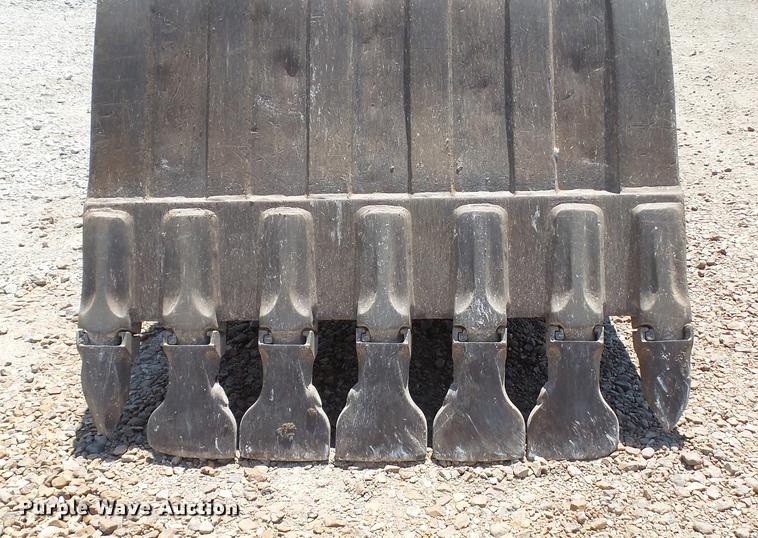 image for item DD7261 2003 John Deere 330C LC excavator