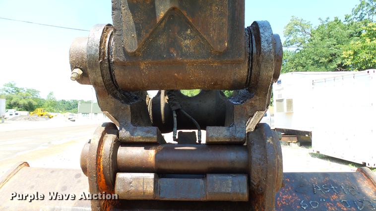 image for item DD7261 2003 John Deere 330C LC excavator