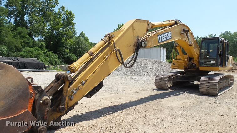 image for item DD7261 2003 John Deere 330C LC excavator