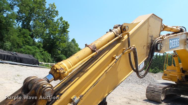 image for item DD7261 2003 John Deere 330C LC excavator