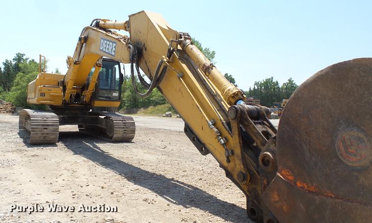 image for item DD7261 2003 John Deere 330C LC excavator