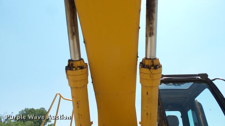 image for item DD7261 2003 John Deere 330C LC excavator