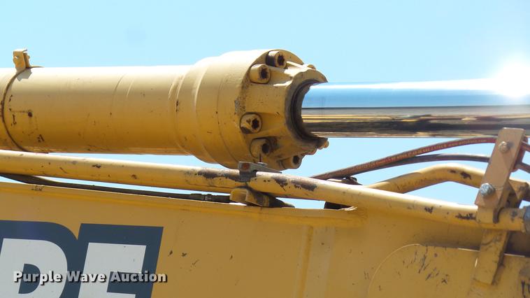 image for item DD7261 2003 John Deere 330C LC excavator