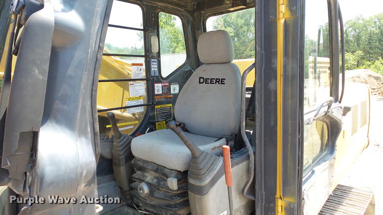image for item DD7261 2003 John Deere 330C LC excavator