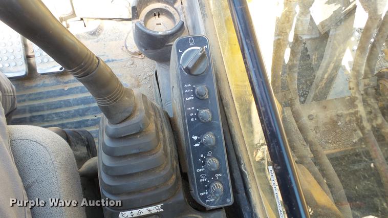 image for item DD7261 2003 John Deere 330C LC excavator