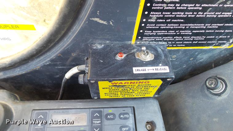 image for item DD7261 2003 John Deere 330C LC excavator