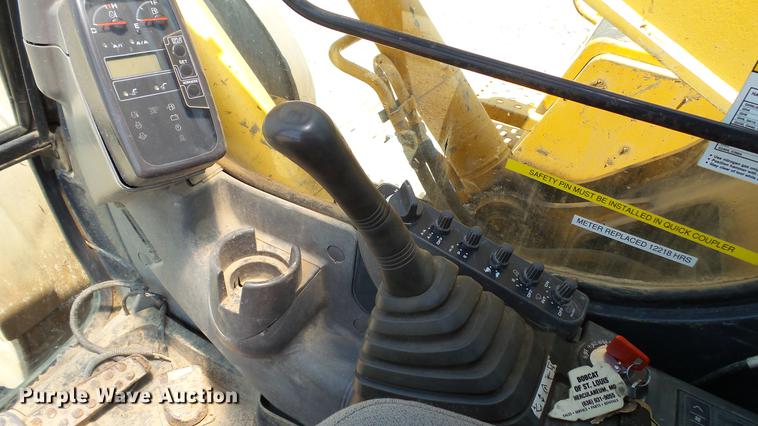 image for item DD7261 2003 John Deere 330C LC excavator