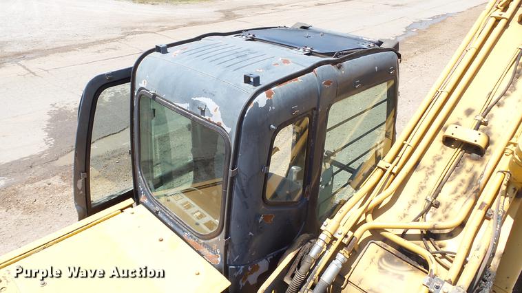 image for item DD7261 2003 John Deere 330C LC excavator