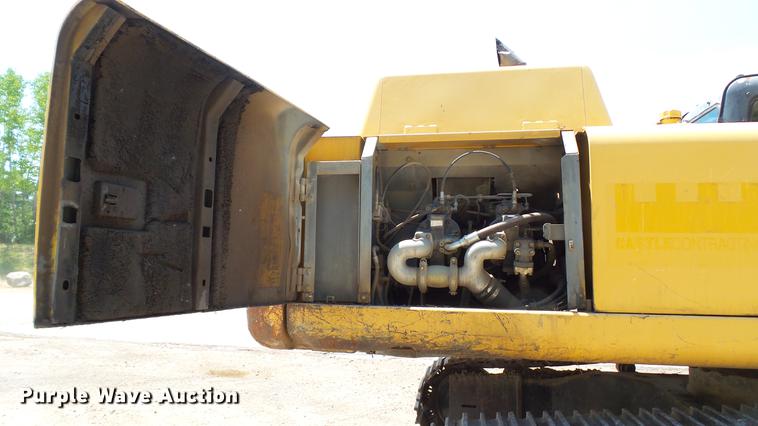 image for item DD7261 2003 John Deere 330C LC excavator