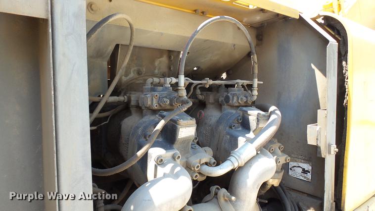 image for item DD7261 2003 John Deere 330C LC excavator