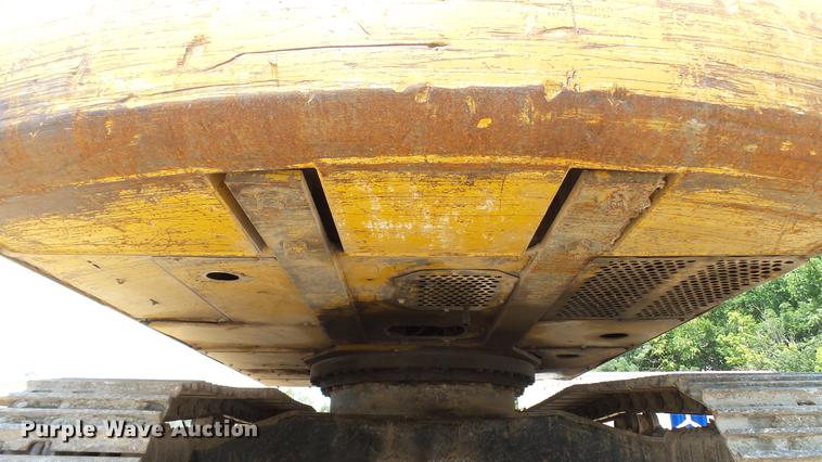 image for item DD7261 2003 John Deere 330C LC excavator