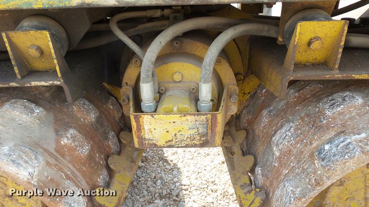 image for item DD7271 1994 Rammax RW1404 trench compactor