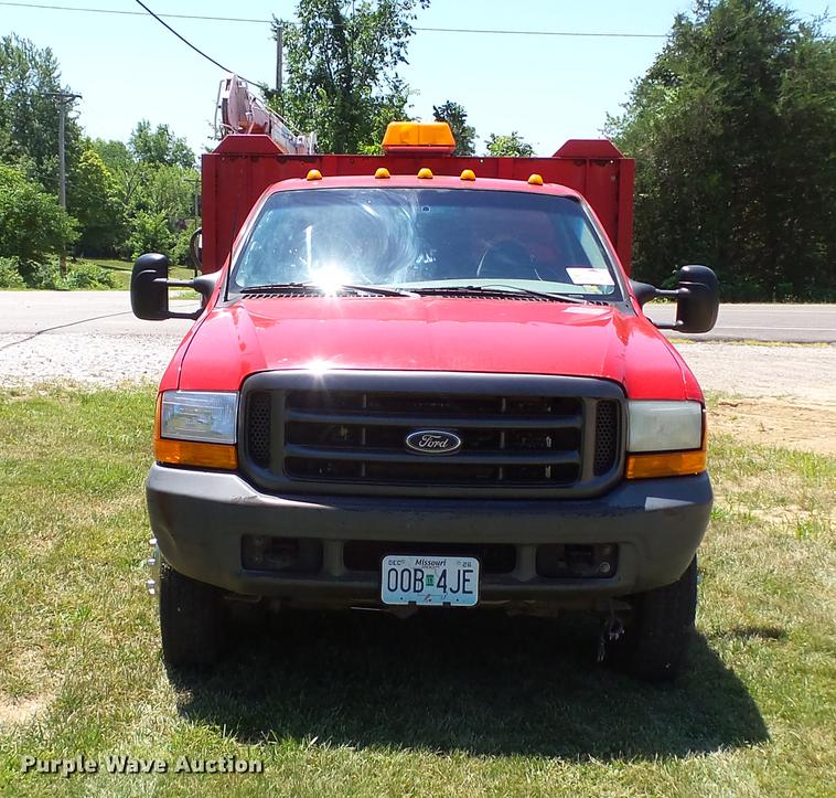 image for item DD7288 2001 Ford F550 Super Duty XLT service truck with crane